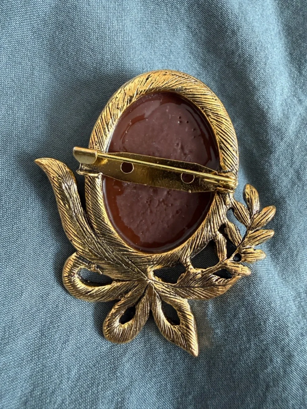 Vintage Gold Cameo Brooch